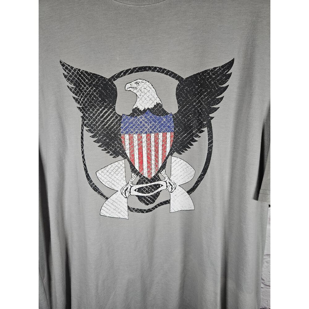 Under Armour Men's Tshirt Gray Eagle Shield American Flag Size XL - Picture 5 of 5